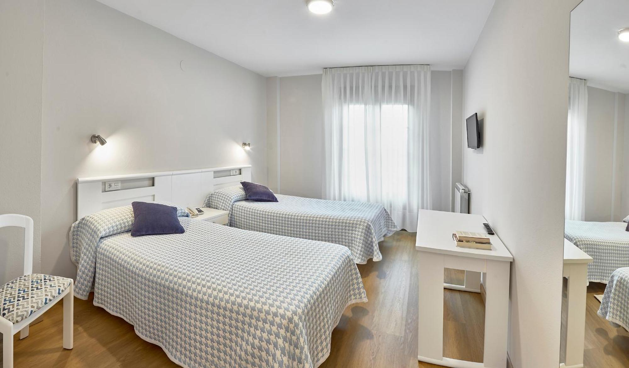 Hotel Rico Луарка Экстерьер фото
